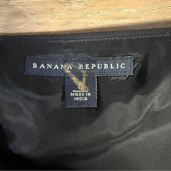 Banana Republic Black Pencil Skirt with Eyelet Embroidery, Size 0 - Picture 7 of 10